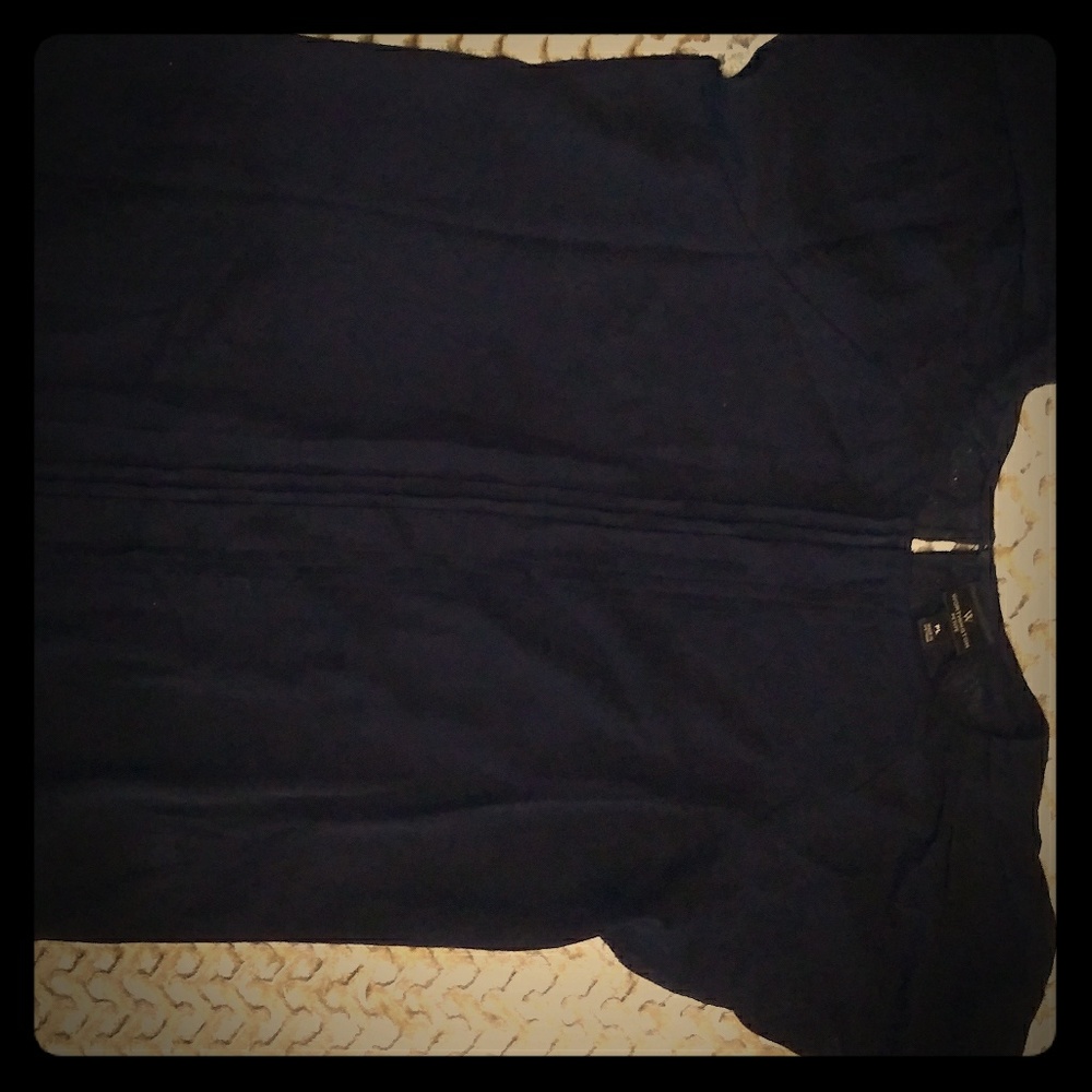 Like New Womens dressy blouse